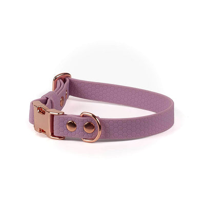 Obroża regulowana w kolorze Dusty Pink z kolekcji Fur Glamour od Petsband - widoczna od strony zapięcia